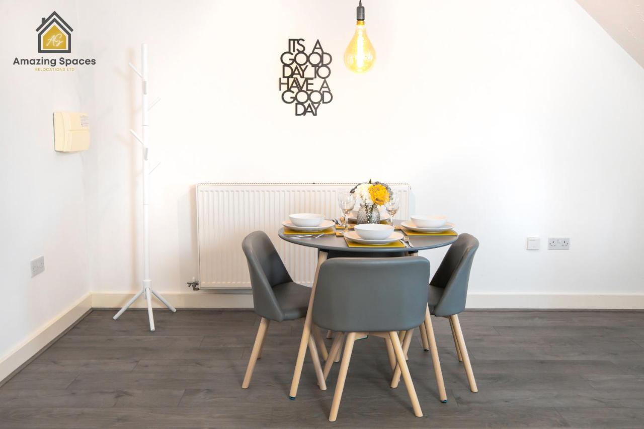 Large Unique 2 Bedroom Duplex Apartment With Private Parking & Free Wifi - Vat Qualifying By Amazing Spaces Relocations Ltd Warrington Eksteriør billede