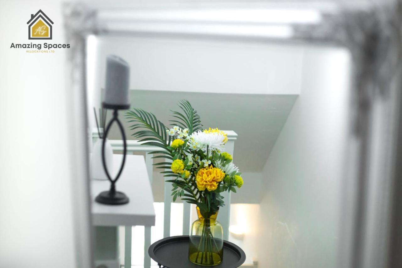 Large Unique 2 Bedroom Duplex Apartment With Private Parking & Free Wifi - Vat Qualifying By Amazing Spaces Relocations Ltd Warrington Eksteriør billede