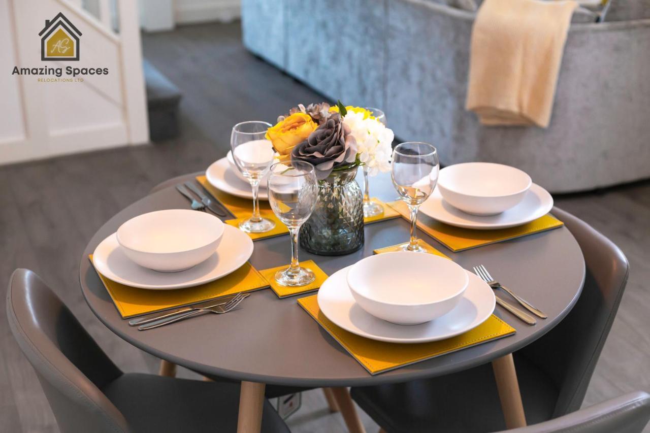 Large Unique 2 Bedroom Duplex Apartment With Private Parking & Free Wifi - Vat Qualifying By Amazing Spaces Relocations Ltd Warrington Eksteriør billede